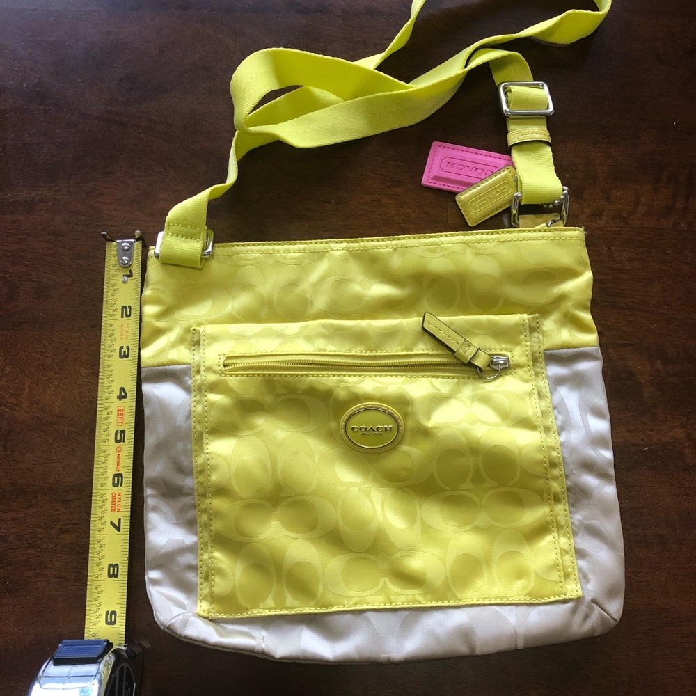 Coach Shoulder Bag Over The Shoulder Gem